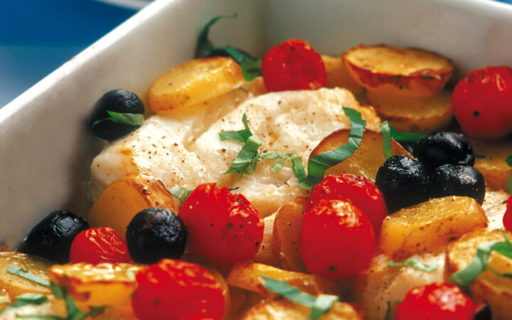 Baccalà al forno con patate pomodorini e olive