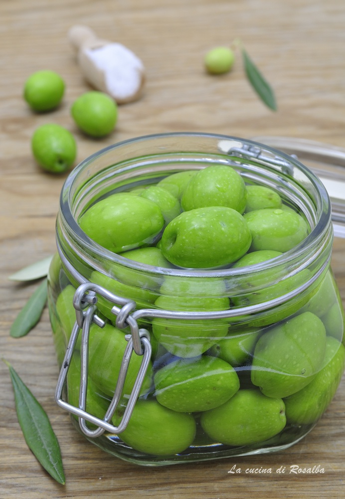 Olive verdi in salamoia