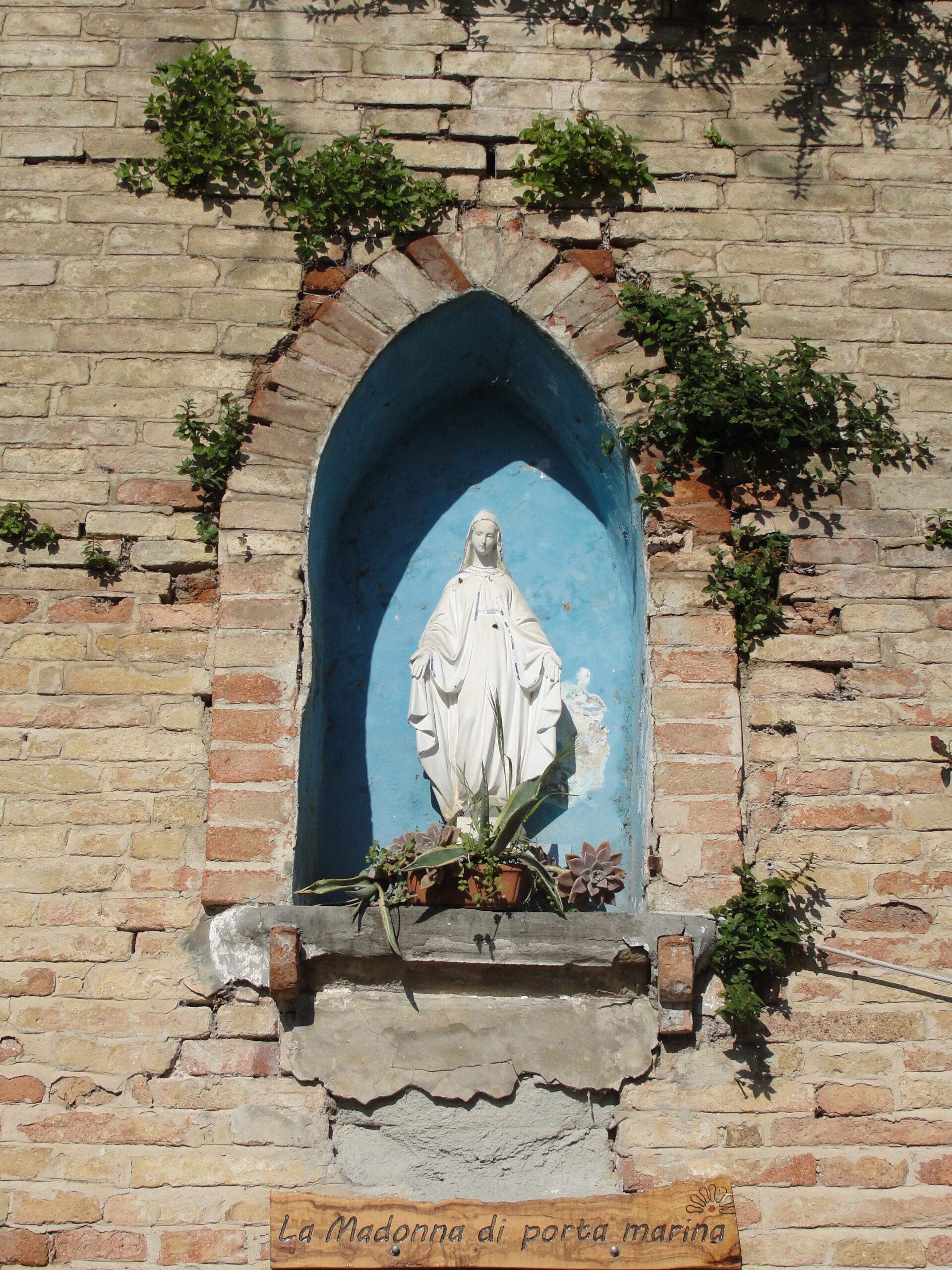 Restaurata la Madonna di Porta Marina